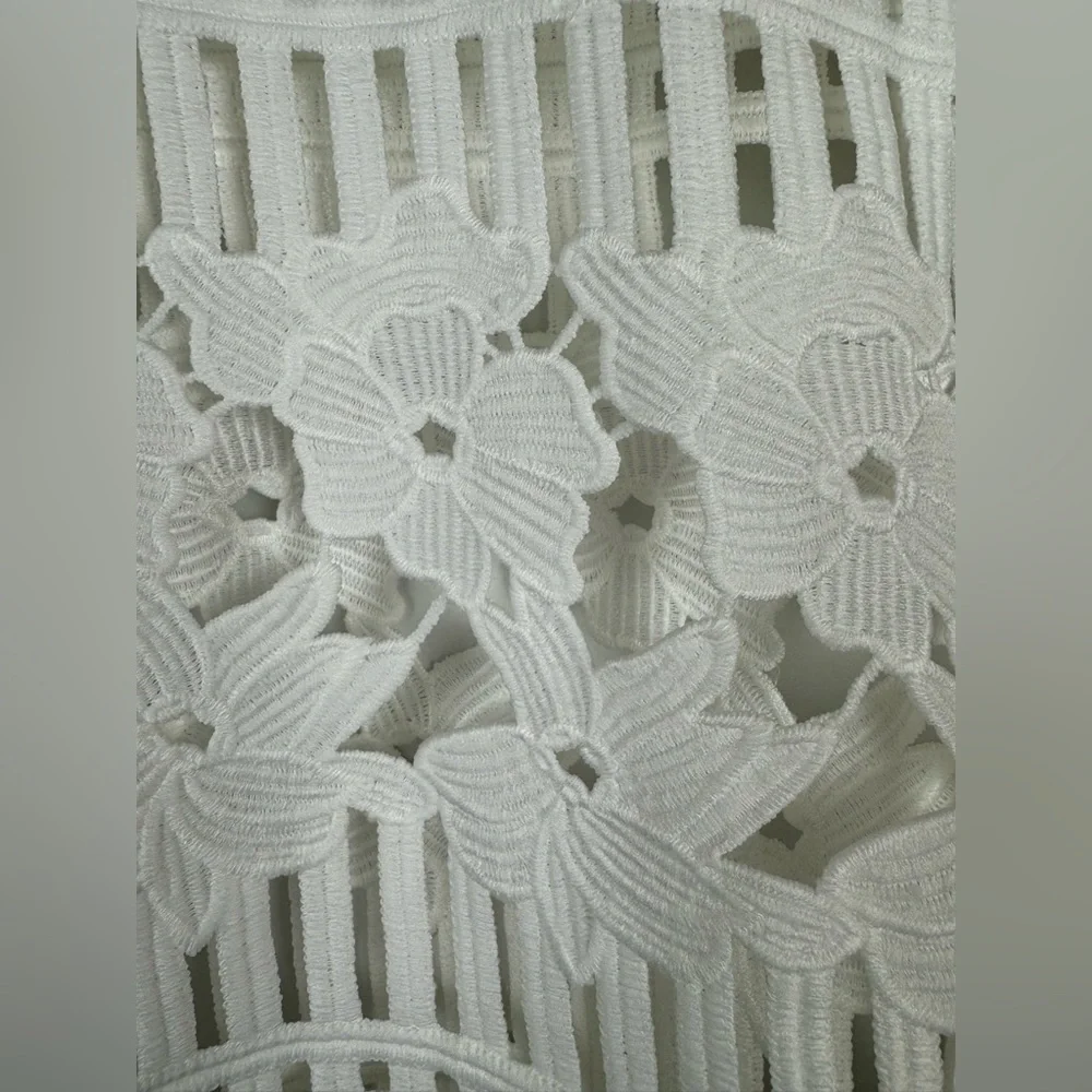 Dolce Cabo Short Sleeve Lace Lattice Top, White, Size Medium - Picture 3 of 9